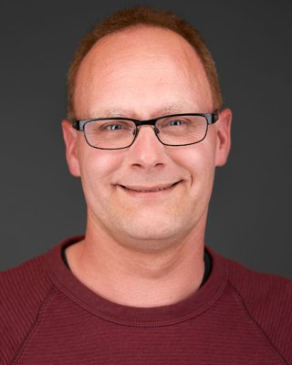 Portretfoto Dennis Keuten